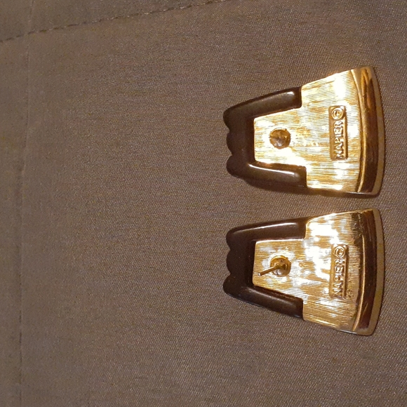 NAPIER VINTAGEGOL PLATED Earrings with black. 1 1/2" X 1" (pierce ears) ( L7 BB) - Picture 3 of 3